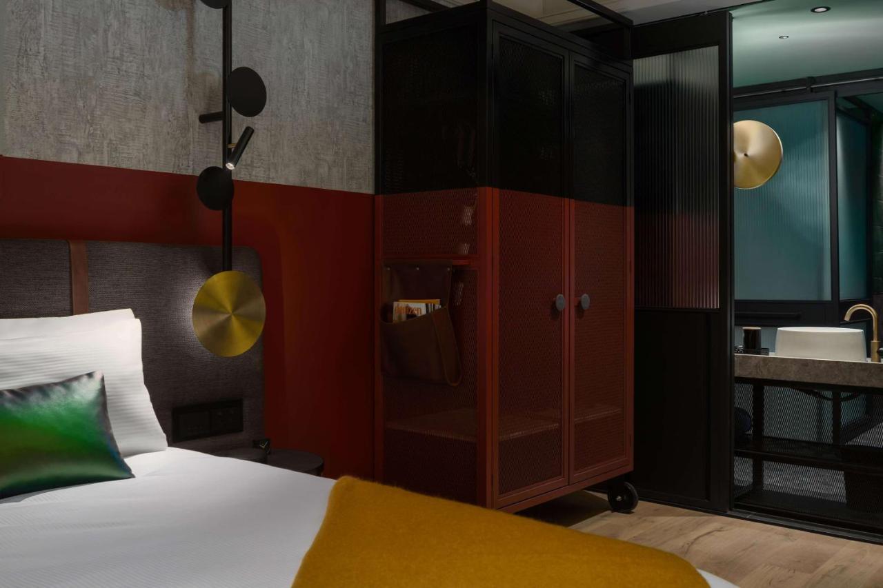 מלון Qt אוקלנד מראה חיצוני תמונה A safe in a hotel room