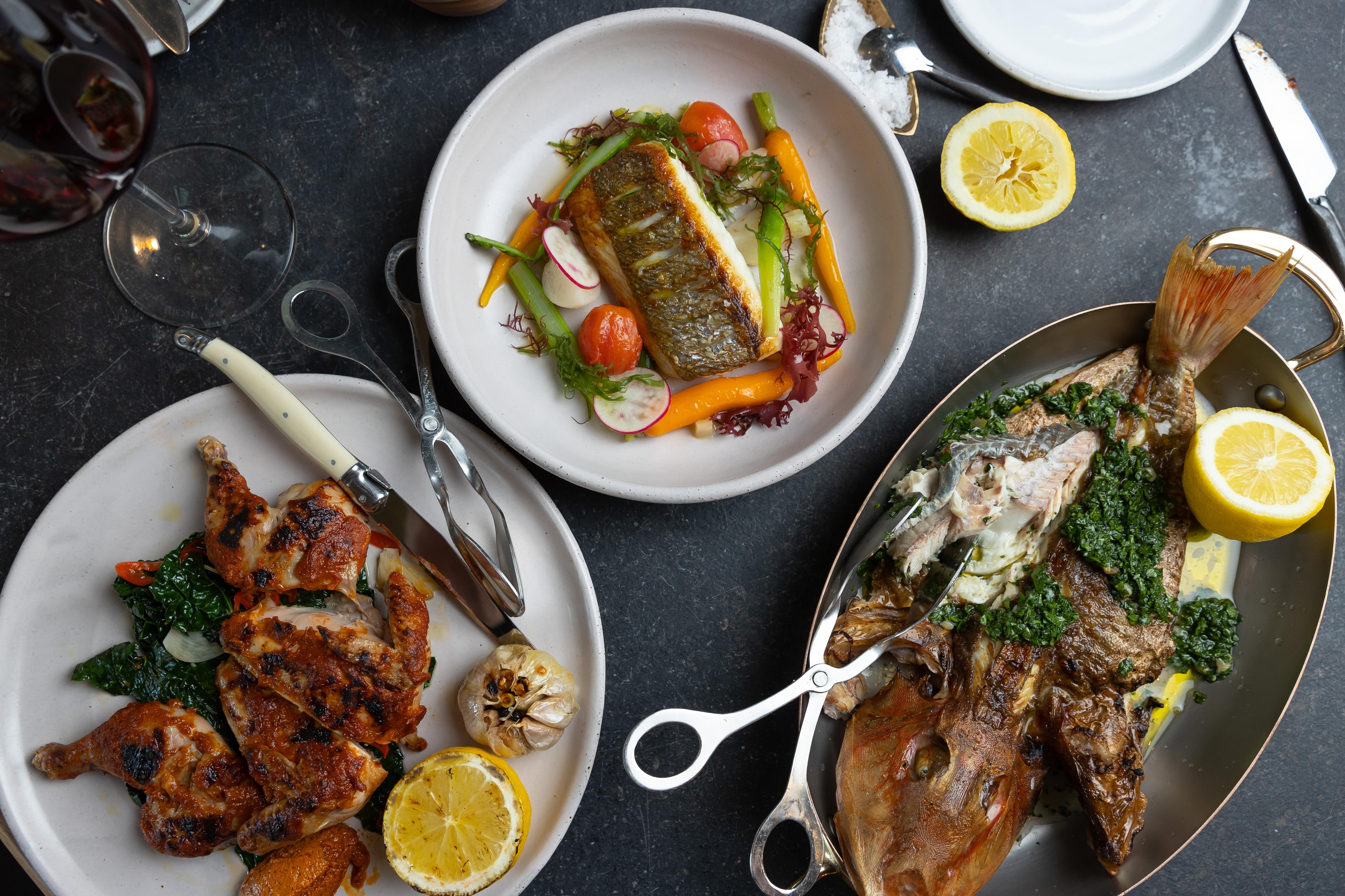 מלון Qt אוקלנד מראה חיצוני תמונה A selection of dishes at the restaurant