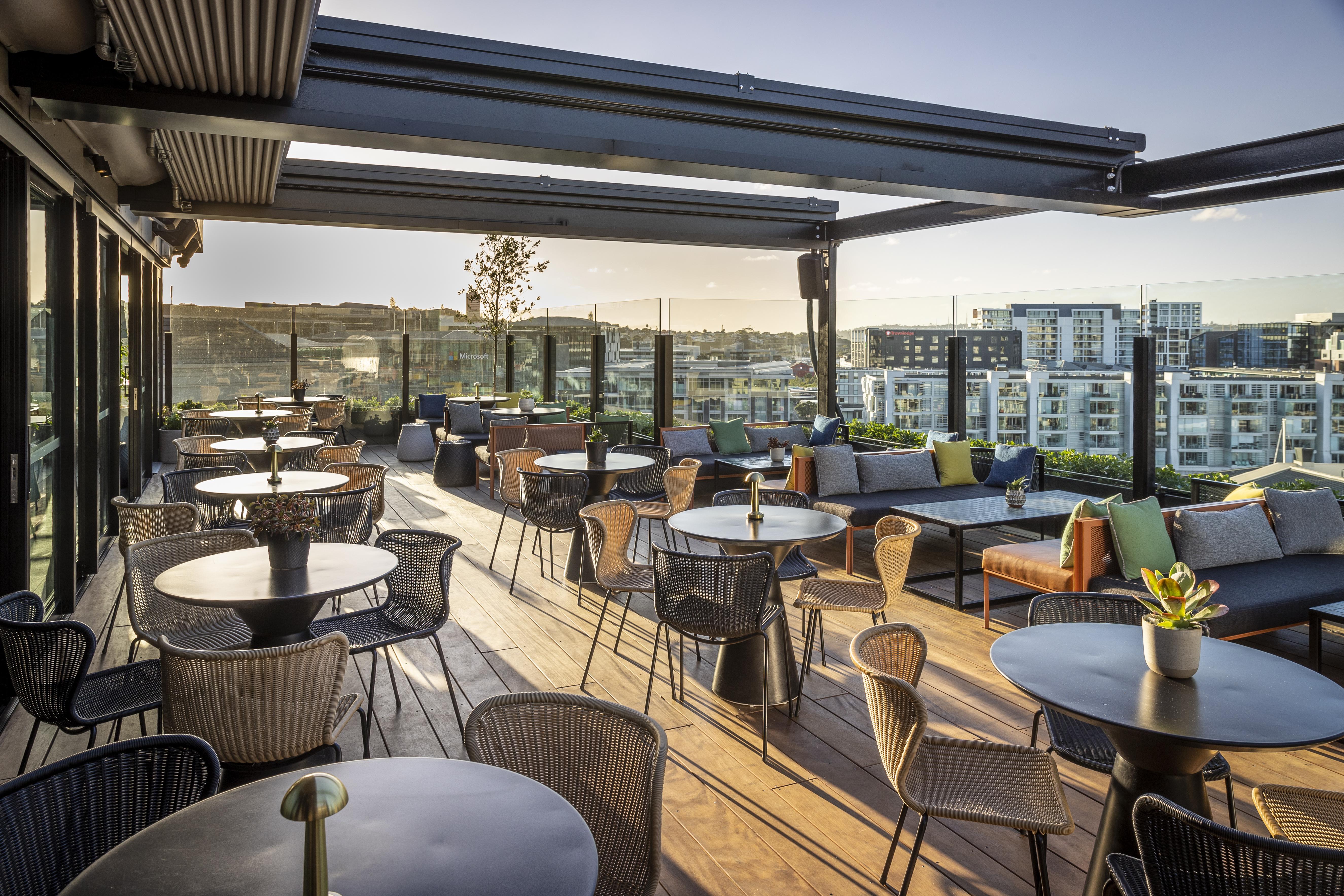 מלון Qt אוקלנד מראה חיצוני תמונה The rooftop bar at the hotel
